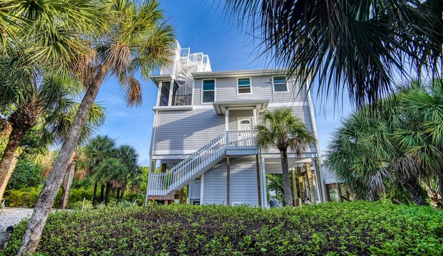 NEWLY BUILT LUXURY ISLAND HOME w/ PRIVATE POOL, GOLF CARTS & ISLAND CLUB ACCESS