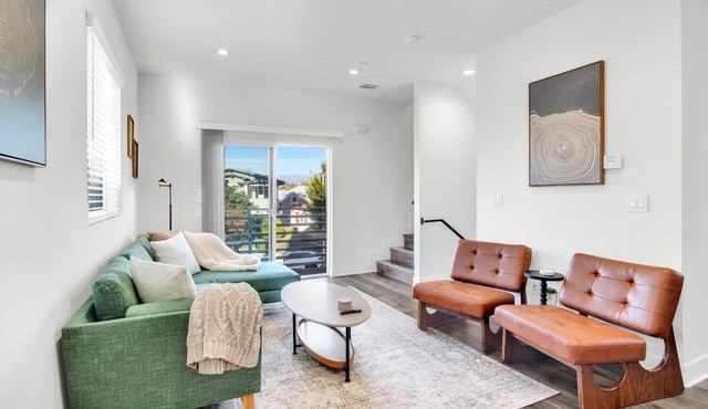 Newly Built Luxury Condo Near Downtown & Hollywood