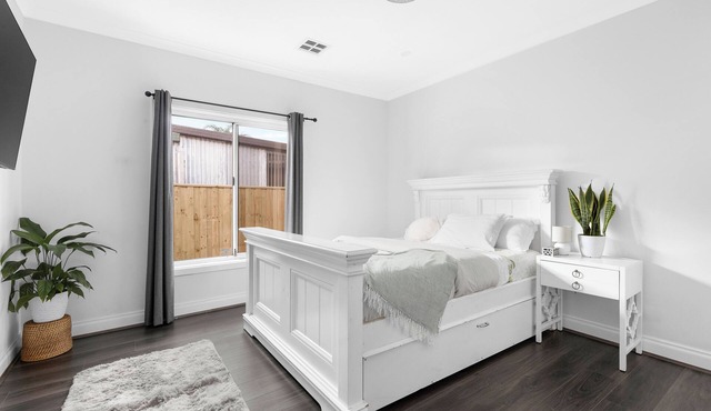 Newly Built- Master Ensuite in Shared House: Close to CBD/Melb Airport/Highpoint