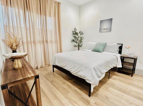 Newly Built Modern Central 2B On Sherman with Free Parking