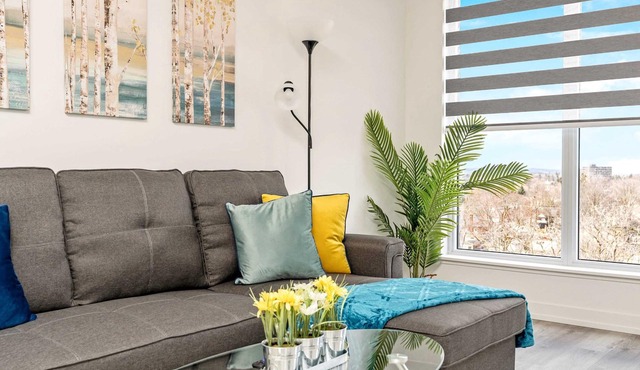 Newly Built Modern Condo w Balcony & City Views