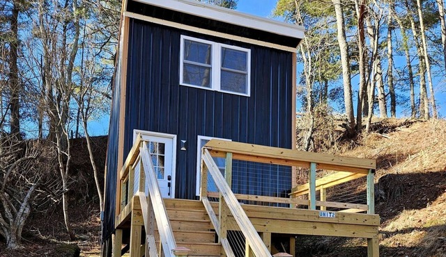 Newly Built Modern Cottage with New England Charm, near the Draper Mountain Trail System
