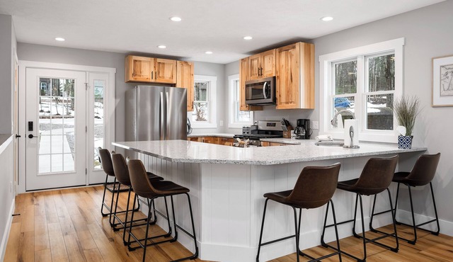 Newly built modern gem w/Sanford Lake access close to Traverse City & Dunes