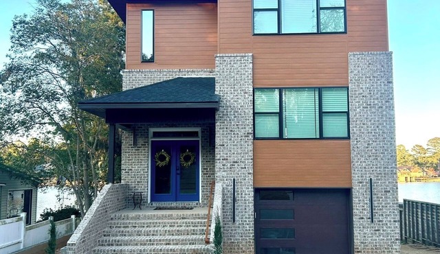 Newly Built, Modern Home Sleeps 10 on Houston Lake in beautiful Perry, GA!