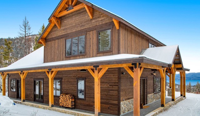 Newly built mountain home with water views, balcony, two kitchens, & W/D