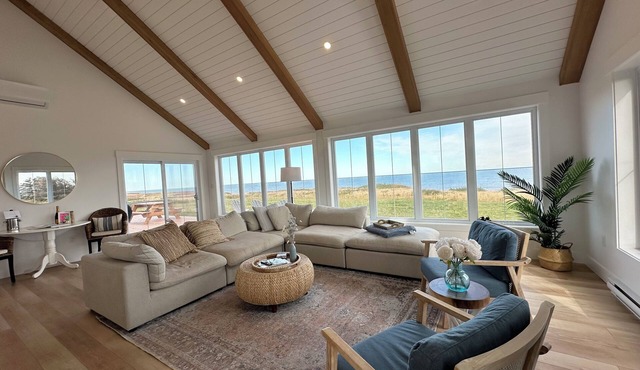Newly Built Ocean Front Cottage With Private Access To Small North Shore Beach