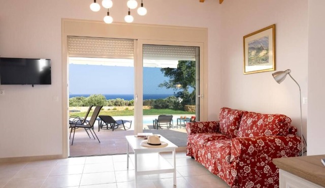 Newly built property with private pool and sea view. Wheelchair accessible.