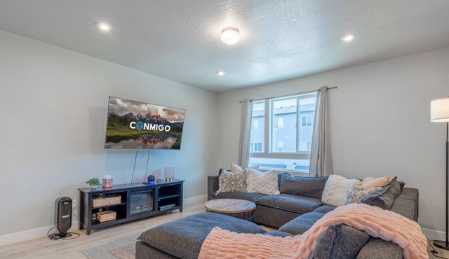 Newly Built Retreat | Comfort & Ski Access