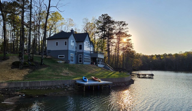 Newly Built Retreat at Lake Martin, Hosting up to 15, on a quiet cove