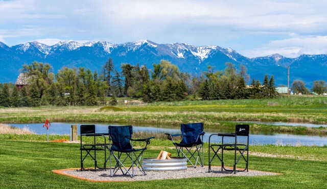 Newly Built Rustic Cabin w/Mountain & Pond Views