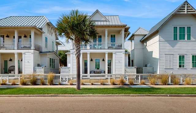 Newly built serene island home w/shared pool, golf on-site, & beach access