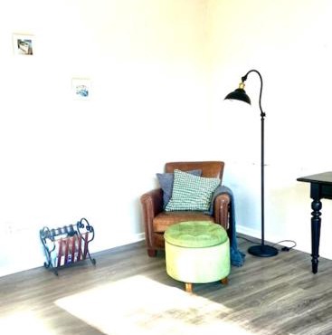 Newly Built Spacious Quiet 3 Bed Rm House with Backyard and Parking