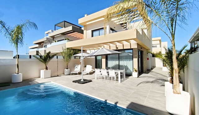 Newly Built Villa with Pool in Los Montesinos, Lake Views, Wi-Fi & Air Conditioning