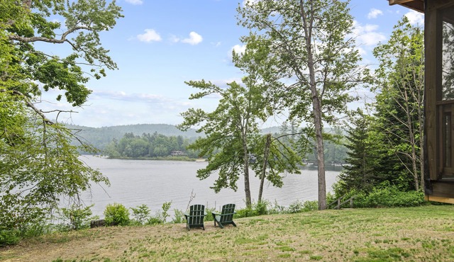 Newly Built year-round house with specactular lake views!