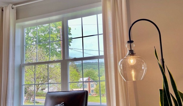 Newly Built Zen Space 2Bd-3Bth - Pets OK