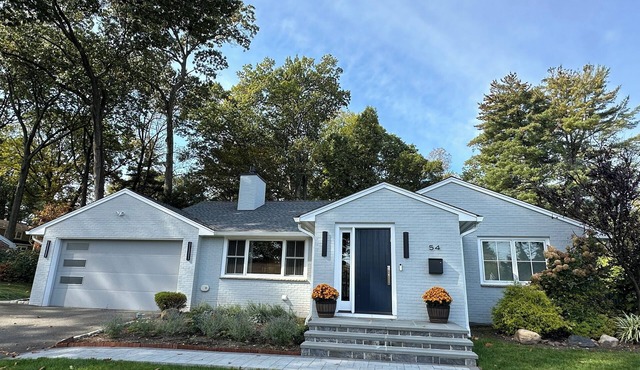 Newly constructed 3 Bedroom home sleeps up to 8 people. FIFA tournament special