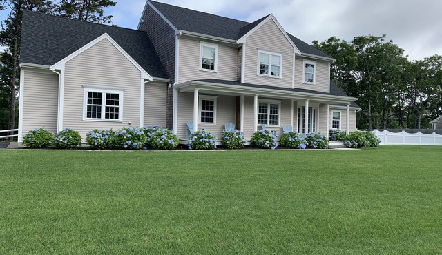 Newly Constructed and Beautifully Decorated 4 Bedroom (2 master) Cape Getaway!