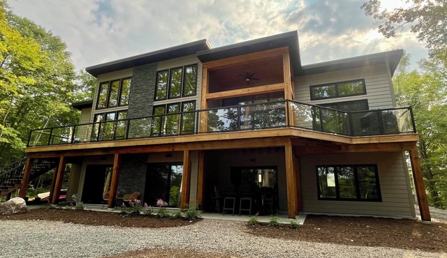 Newly constructed beautiful modern 4 bedroom, 3.5 bathroom lakehouse in Mactier