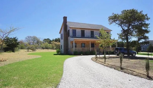 Newly constructed home in convenient location mid Island