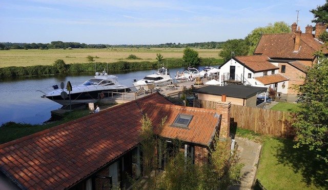 Newly converted barn in stunning riverside location on the Norfolk Broads
