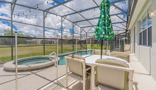 Newly decorated 4 bedroom Pool Home w/2 Masters, Games Room & Conservation View. Near Disney