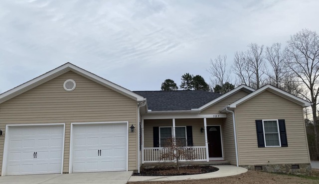 NEWLY DECORATED/FULLY APPOINTED 3 BR/2 BATH HOME 5 MIN TO LAKE NORMAN STATE PARK