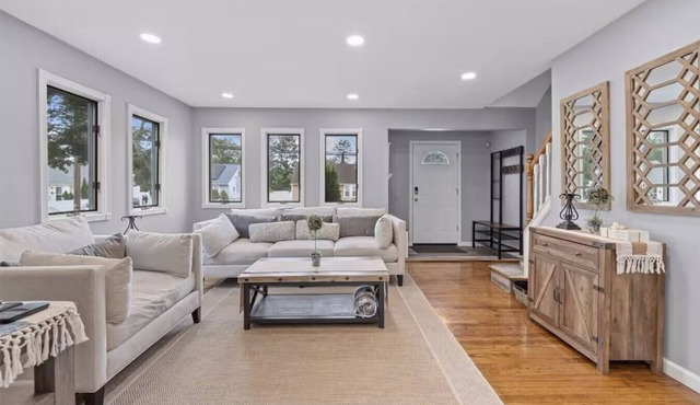 Newly Designed 3Br/2Ba Home 10min drive to Beach