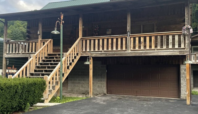Newly est. cabin close to trails, gas and great food!