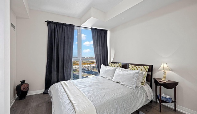 Newly Furnished 1BR Suite w Balcony & Free Parking
