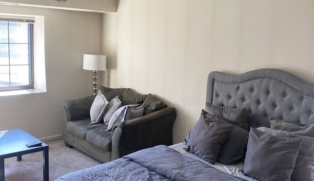 Newly Furnished 2 bedroom/2 bathroom