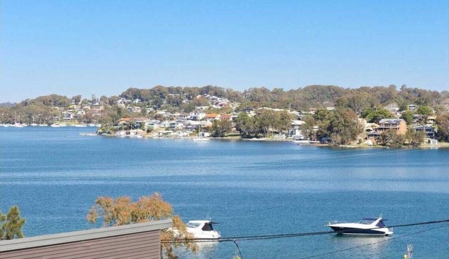 Newly furnished 4-bedroom house in fabulous Fishing Point with water views