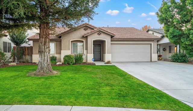 Newly Furnished Home in Safe Quiet Neighborhood with Pool Near Shops & Dining