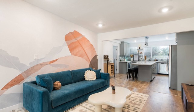 Newly Furnished Home with Hot Tub 5 miles to Little Italy!