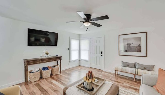Newly Furnished Model Home.Gameroom. Close to TCU!
