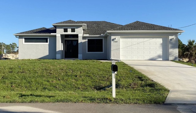 Newly Furnished, Private area with Beautiful Sunsets, Family/Pet-Friendly!