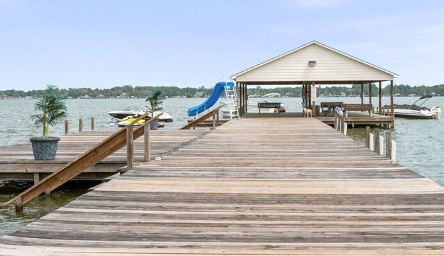 Newly Furnished! Relax in style in this charming townhome with lake access!