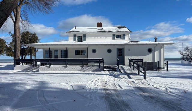 Newly furnished, Saginaw Bay home with snowmobile ramp & fish cleaning station