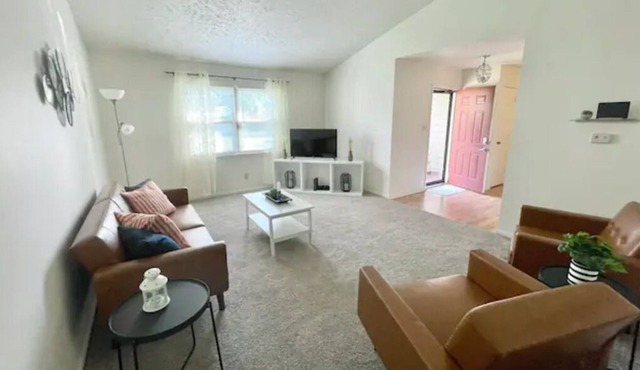 Newly Listed 3 Bd/2Ba Home 15 min to Downtown!