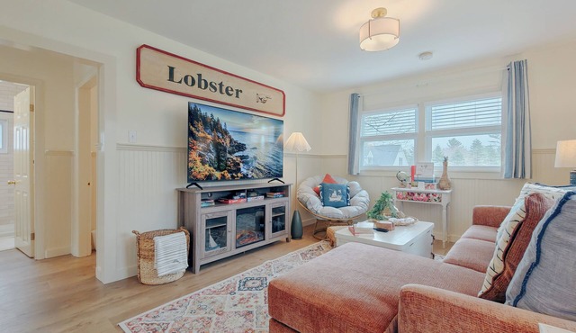 Newly Listed Cottage w/Firepit 10 Min To Beach - Drive To Acadia & Bar Harbor!