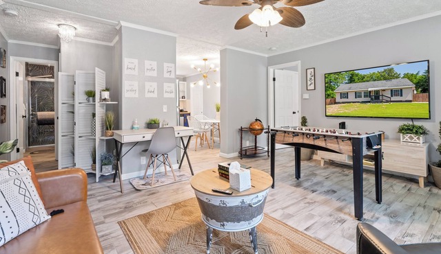 Newly Listed! Traveling nurses and business professionals welcome!