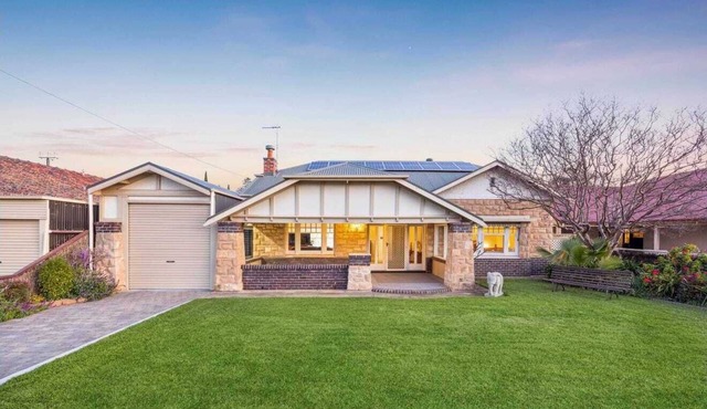 Newly Modelled Classical Bungalow Glenelg Beach