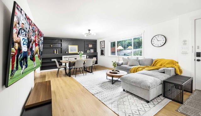 Newly Modern 4BR2BA Rambler by Super Market