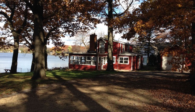 Newly Rebuilt 3 Bedroom Cottage Of Little Green Lake - with Air Conditioning