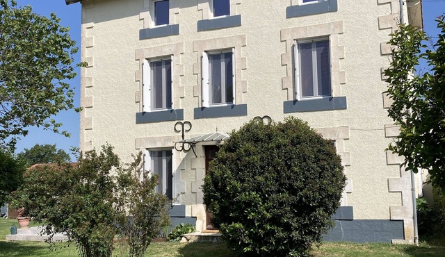 Newly reburbished 4 bedroom town house in La Vienne.