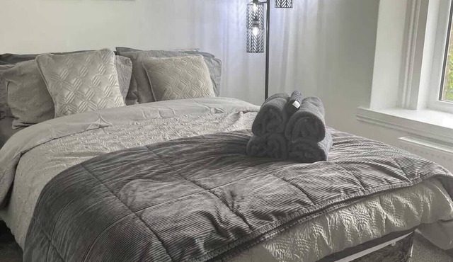 Newly Redecorated 1 bed flat !