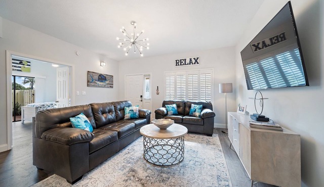 Newly Redone and furnished 2/2 condo that is walking distance to the beach