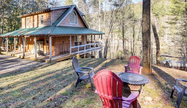 Newly Refreshed! Suches Cabin w/Deck, Fire Pit