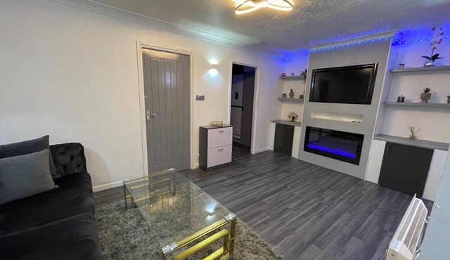 Newly Refurbished Modern 2 Bedroom Flat
