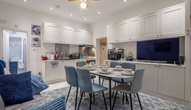 Newly refurbed 3Bed Annexe - With Parking!