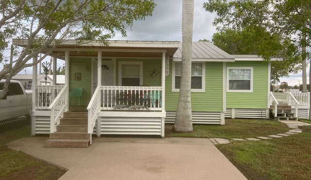 Newly Refurbished Home in the middle of Everglades City with Fishing from Dock